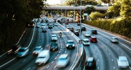 La DGT tiene  cámaras que multan con 200 euros por saltarse la línea continua. El problema es que no lo pueden demostrar