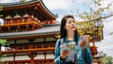 Para evitar complicaciones, mejor tener una eSIM preparada al aterrizar en destino: esta tiene un 10% de descuento si viajas a Asia