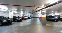 La ley deja dudas pero los expertos lo confirman: «No puedes utilizar tu plaza de garaje como trastero si incumples los estatutos»