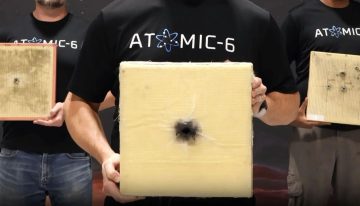 Atomic-6 ha mandado su armadura para satélites al espacio y reza para que reciba un impacto