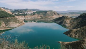 A principios de los 2000, alguien echó un siluro al mayor pantano de Andalucía. Acto seguido, la pesca se desplomó un 76% y sigue sin recuperarse