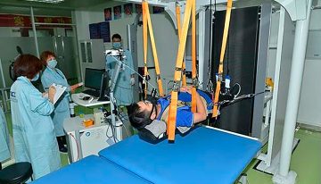 China está preparando su llegada a la Luna de una forma peculiar: hasta 30 días comiendo, durmiendo y aseándose sin levantarse