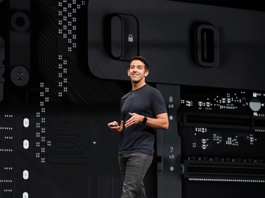 El diseño vuelve a mandar en Apple. John Ternus pisa el estudio cada semana y Tim Cook iba una vez al mes 