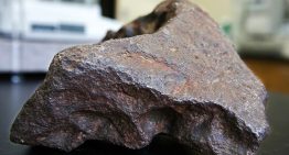 30 años después de utilizar una piedra como tope de puerta, descubre que es un meteorito que vale una pequeña fortuna