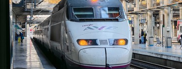 El AVE a Extremadura es el espejo del anacronismo ferroviario español: vías sin electrificar, ancho ibérico y tiempos de paso de 1970