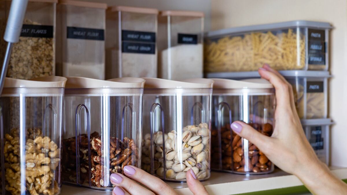 Orden en la cocina: siete accesorios que multiplican el espacio sin hacer obras.