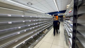 La huelga de camioneros en el sur de Italia vacía los supermercados y desabastece de combustible aeropuertos y gasolineras
