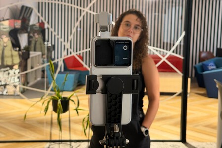 Robot Phone Analiza Outfit