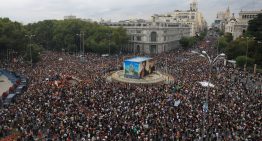 Reacciones a los decretos de vivienda y las acampadas en directo | Una marcha masiva llega a Cibeles para exigir vivienda y llama a una huelga general “gobierne quien gobierne”
