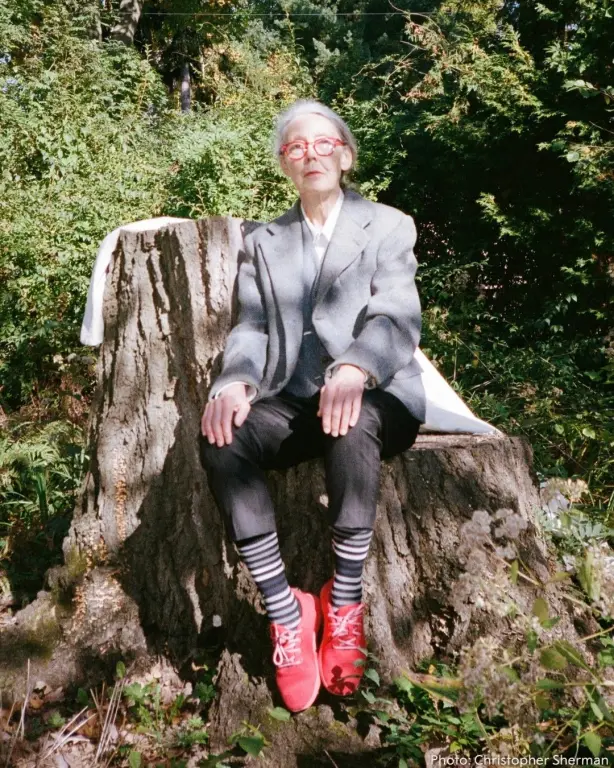 Anne Carson se enteró del Nobel de Literatura 2026 y dijo que escaparía al bosque