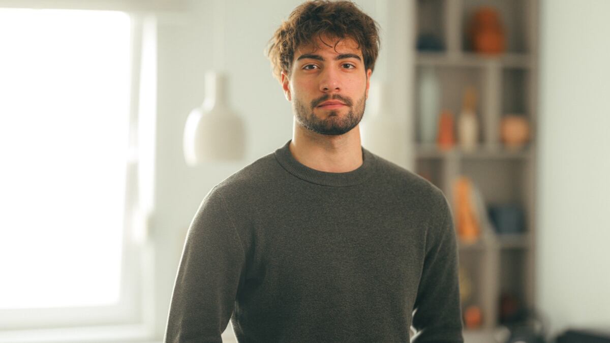 Cómo vestir durante el entretiempo: fichamos 10 prendas masculinas ideales.