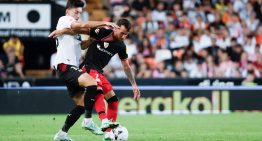 Javi Guerra sostiene al Valencia