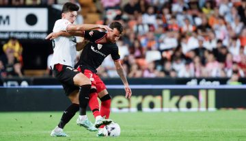 Javi Guerra sostiene al Valencia