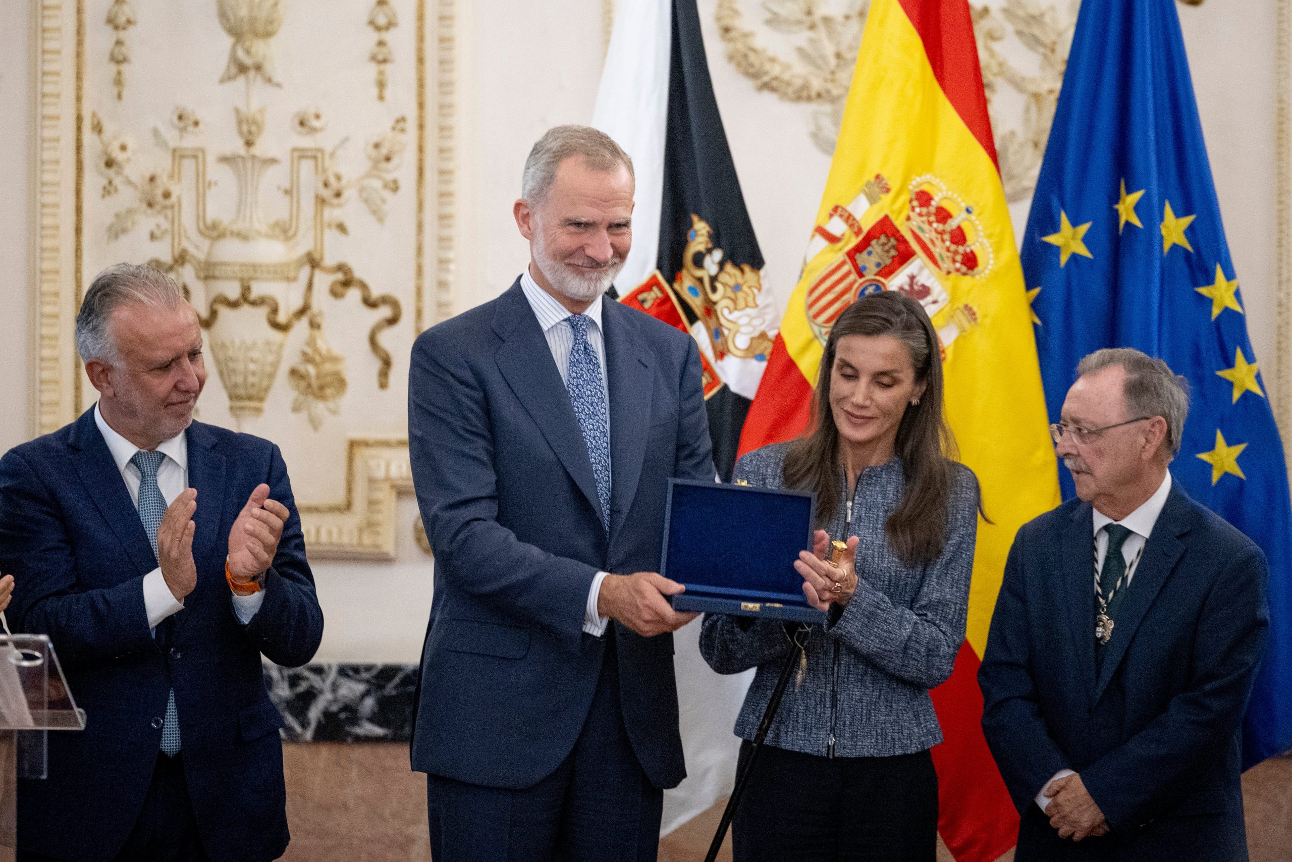 Ángel Víctor Torres, Felipe VI, Letizia Ortiz y Juan Jesús Vivas, este martes en Ceuta. 