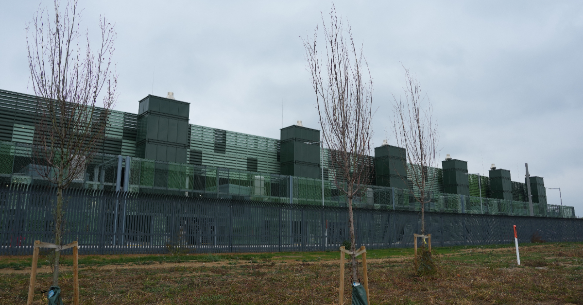 CDATA[
Un fallo eléctrico en la infraestructura de Google en la región de Londres afectó a varios de sus servicios digitales, informó la compañía tecnológica originaria de Estados Unidos, después de que varios bancos como HSBC y Revolut comunicaran importantes interrupciones. «Varios servicios de Google Cloud están registrando actualmente numerosos errores y problemas de conexión intermitentes en la región europe-west2», informó Google en su página web de incidencias.
¿Qué pasó con los bancos tras la falla de Google?
![