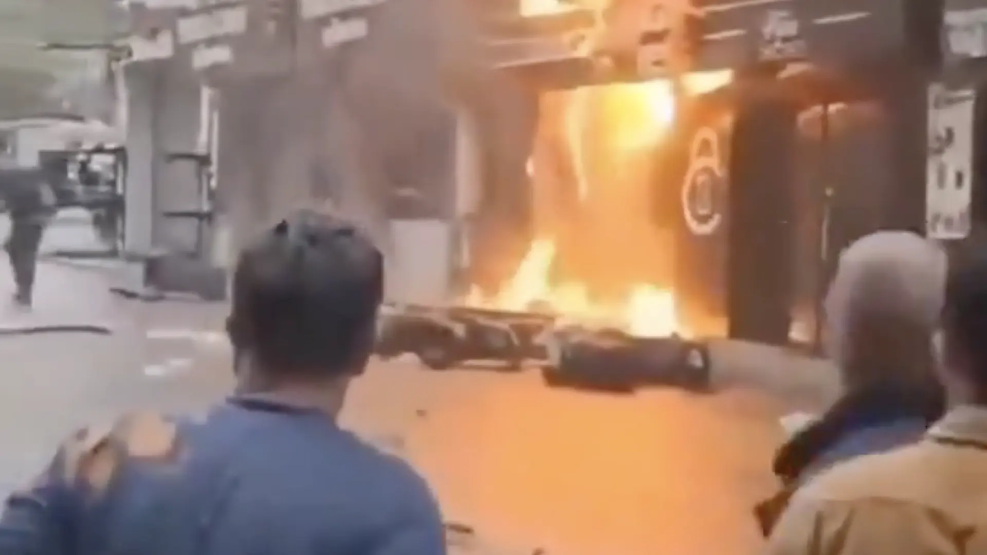 Al menos ocho muertos tras un incendio por una fuga de gas en una pizzería en Beirut