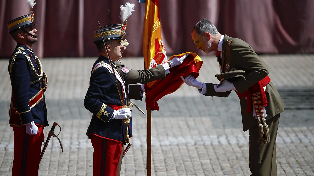Felipe VI jura bandera y renueva su fidelidad a España con la Princesa Leonor como testigo