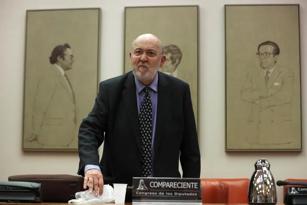 La Junta Electoral abre expediente sancionador contra Tezanos por la encuesta del CIS sobre la carta de Sánchez