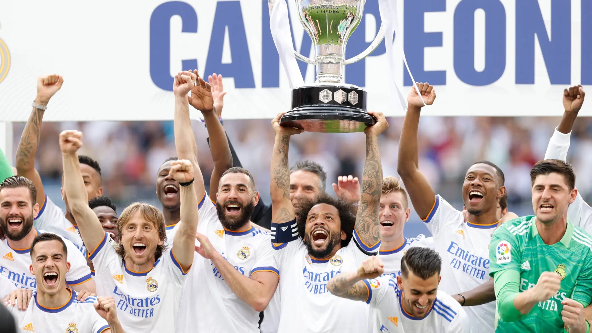 Lío con la entrega del trofeo de la Liga: el Real Madrid se niega a recibirlo el sábado en Granada