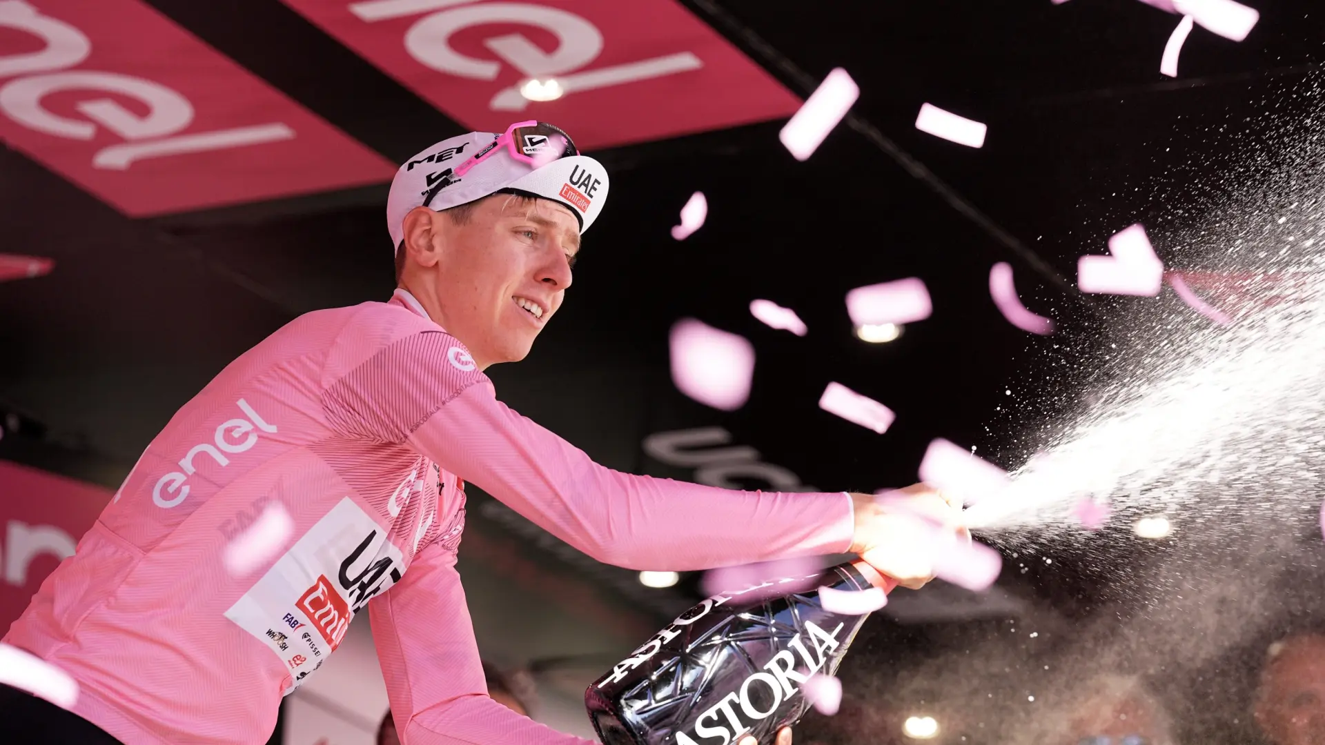 Pogacar, más líder del Giro con una exhibición para ganar la séptima etapa