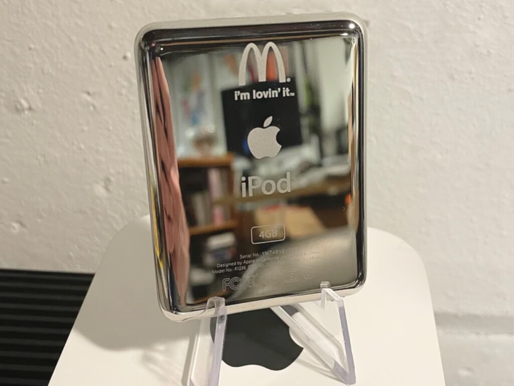 Cuando lo vi no podía creérmelo: ¿qué hace un logo de McDonald’s en la parte trasera de un iPod? 