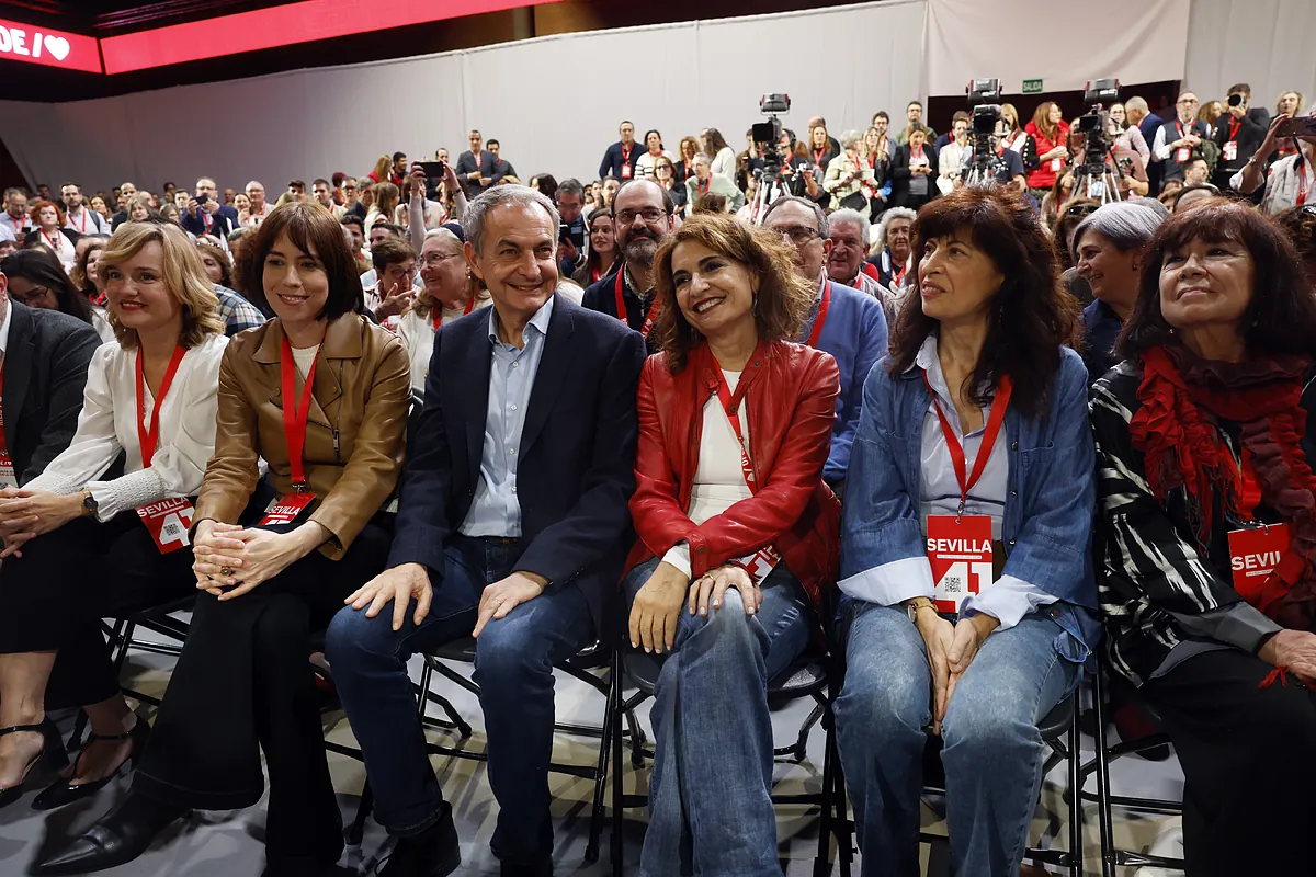 Zapatero, el único espíritu protector de Pedro Sánchez