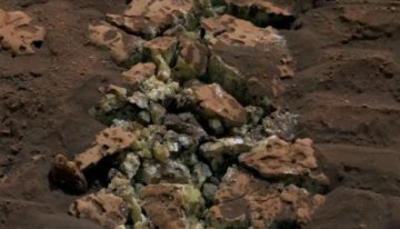 El tesoro amarillo que ha encontrado Curiosity al romper una roca en Marte