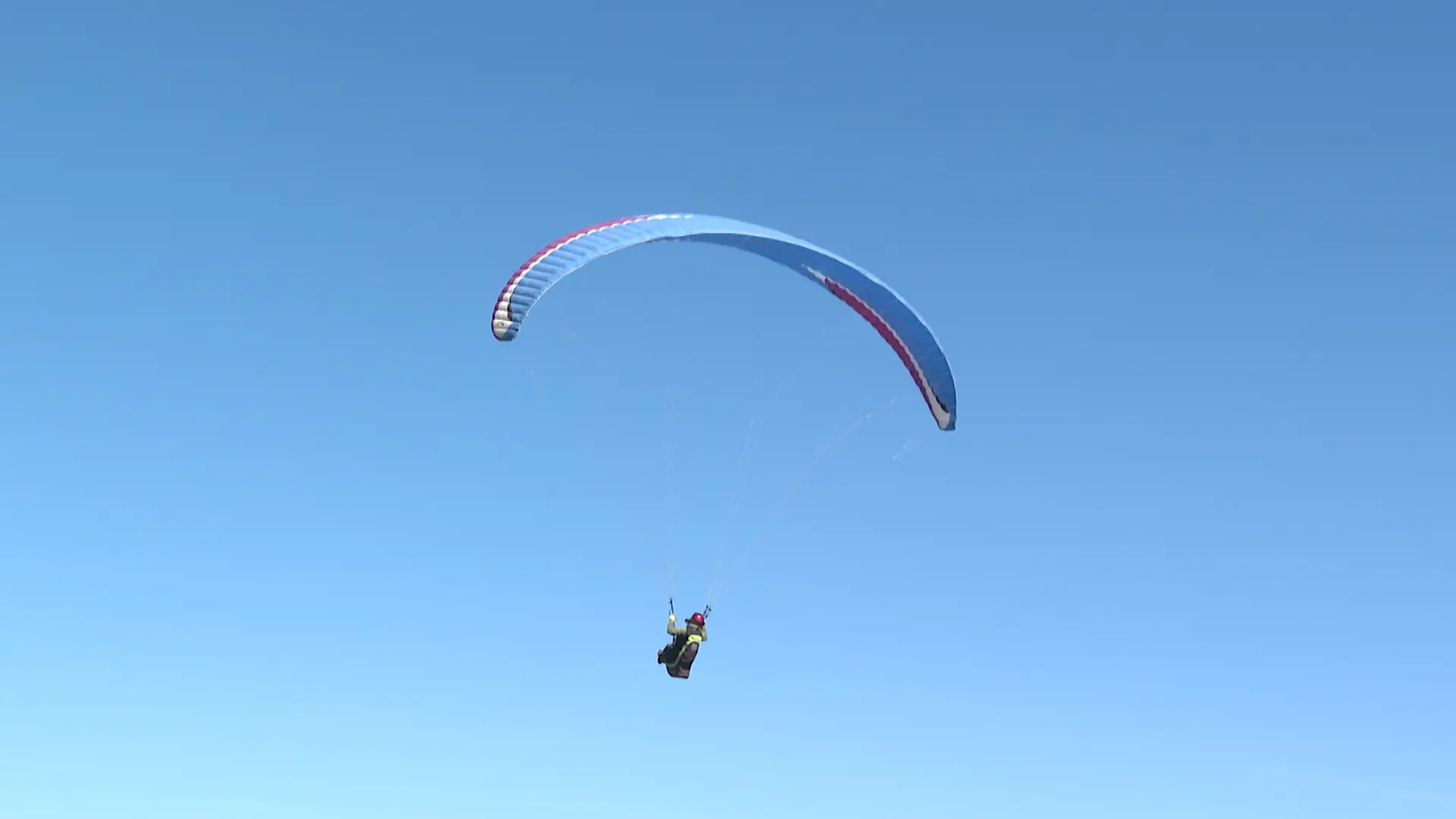 Muere un parapentista tras caer en una zona de montaña de Almería