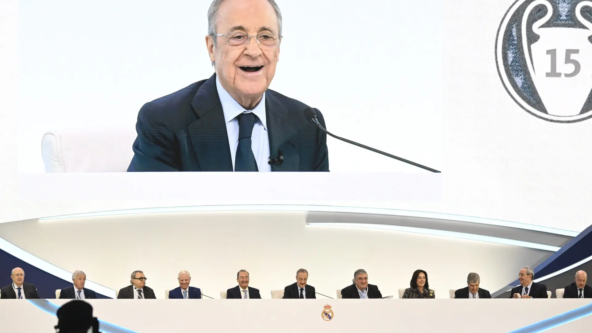 Florentino Pérez no deja títere sin cabeza en la Asamblea del Real Madrid: carga contra la UEFA, Tebas y pone en duda el Balón de Oro