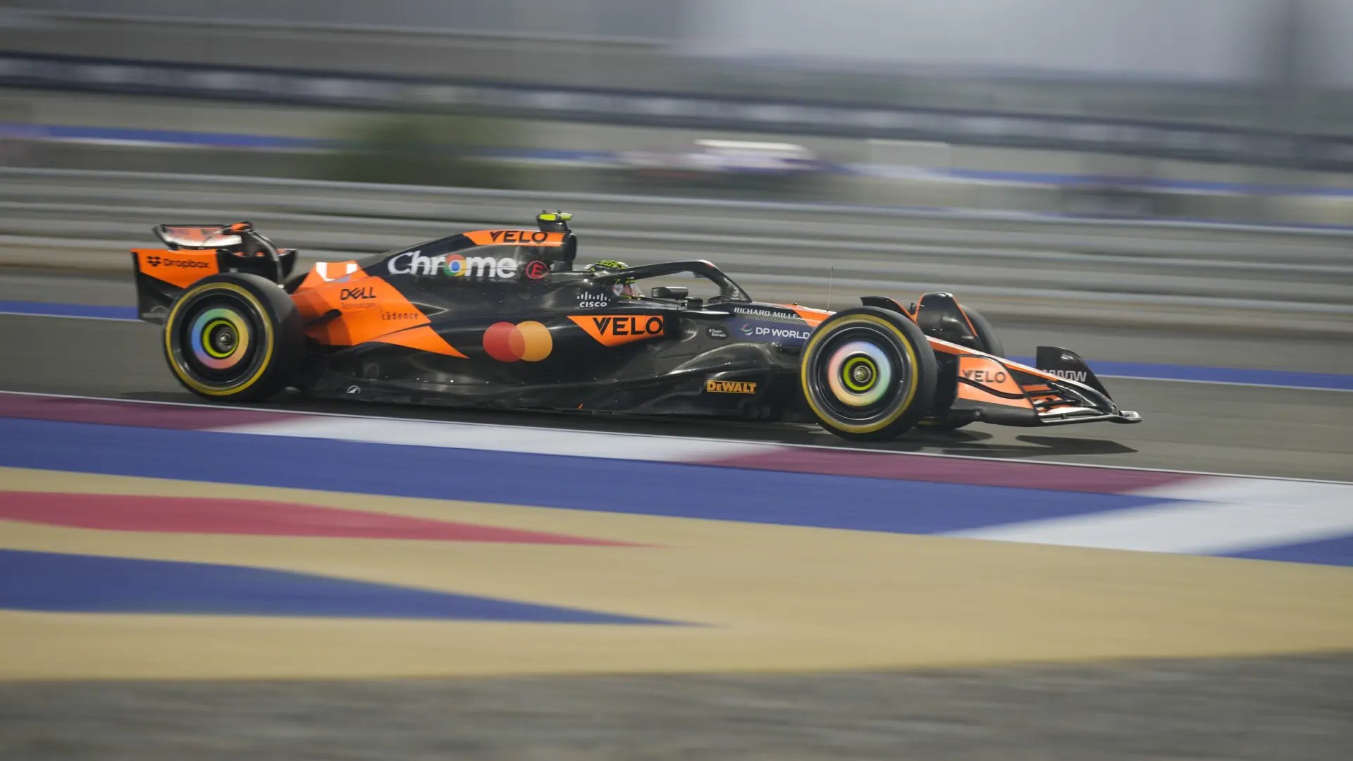 Los McLaren se imponen a los Ferrari: Norris saldrá primero en el sprint de Qatar y Sainz cuarto