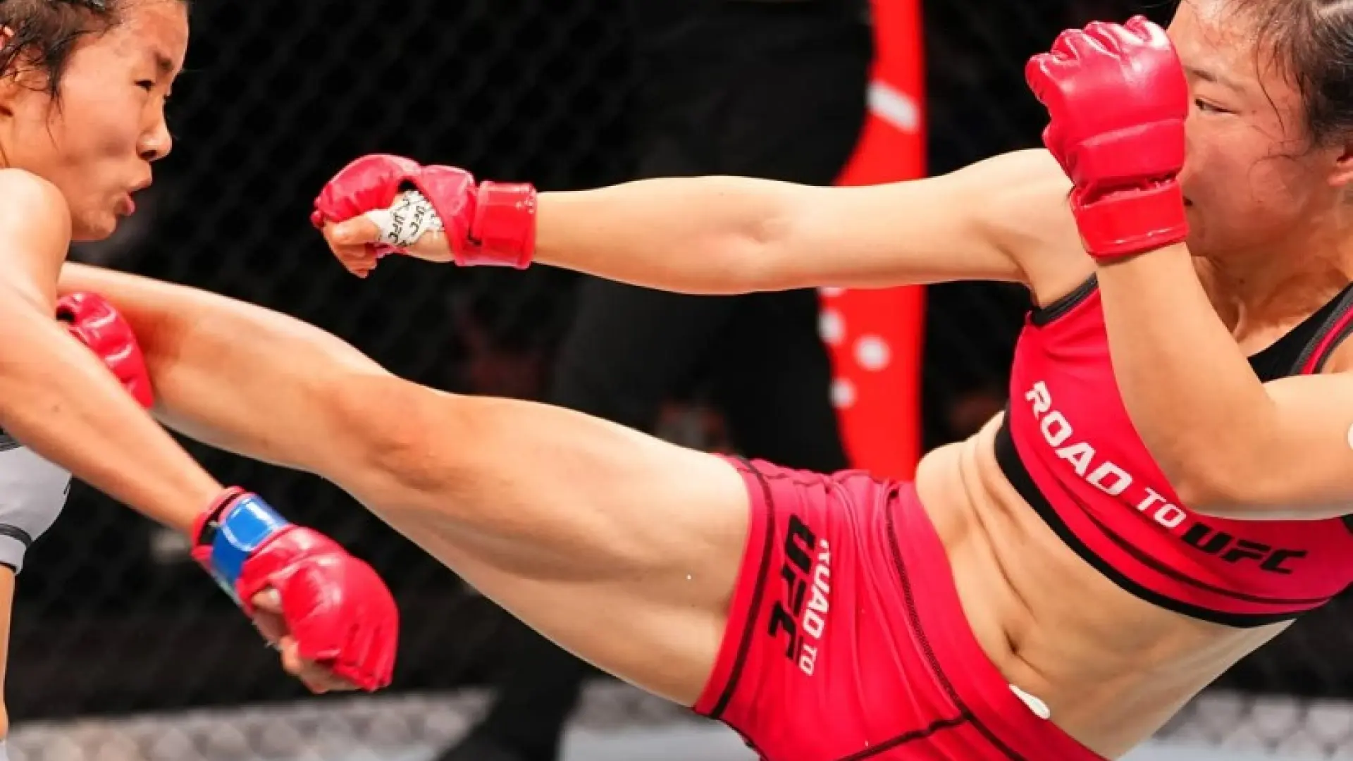 Así fue el aterrador KO que hizo abandonar en camilla a una luchadora en UFC Macau