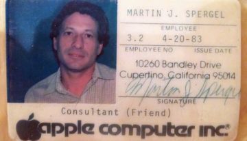 Quién era el misterioso empleado 3.2 de Apple, el amigo de Steve Jobs que recibió un carnet especial aunque nunca llegó a trabajar dentro