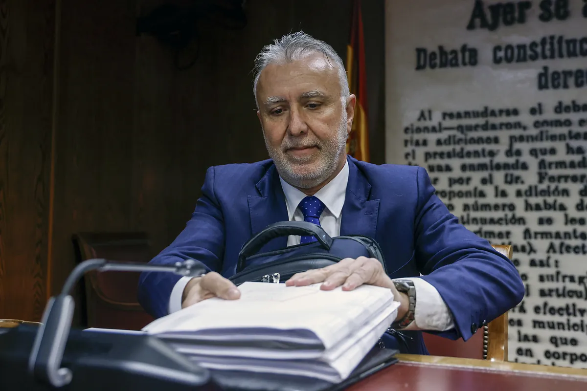 El ministro Torres presenta certificados de viajes en avión para desmentir que estuviera en un «piso con señoritas» alquilado por Víctor de Aldama