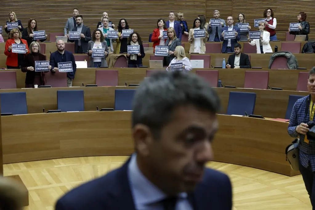 Vox da un respiro a Mazón a la espera de la negociación clave de unos presupuestos que amarren la legislatura tras la dana