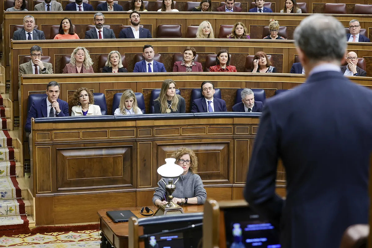 Feijóo pide a la UE «que reaccione» y moviliza a Aznar, Rajoy y seis ex ministros para expresar el «apoyo incondicional» del PP a Zelenski tras las acusaciones de Sánchez