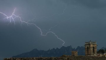 Cazadores de tormenta: Catalunya lidera un proyecto pionero para estudiar cuáles son los lugares más golpeados por rayos