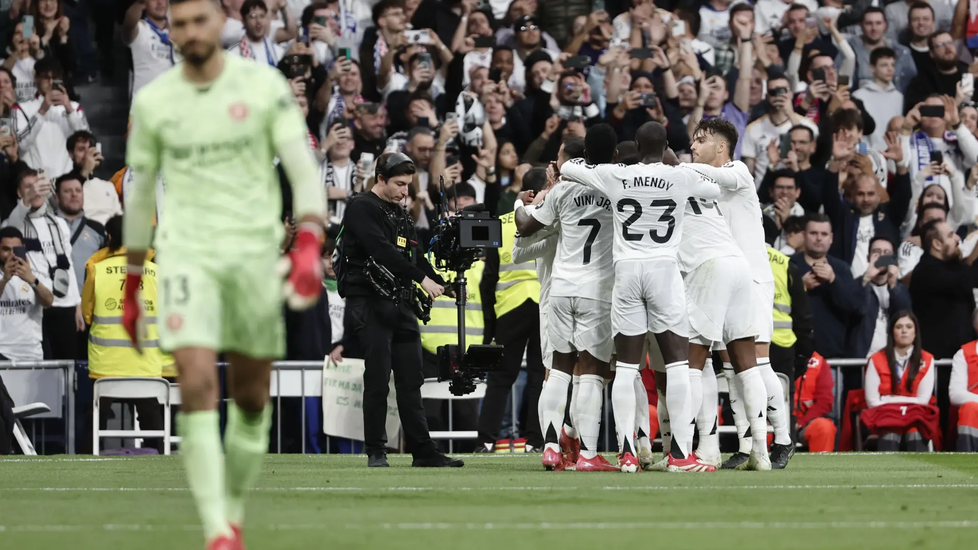 El Madrid tumba al Girona con con Modric, Mbappé y Vinícius levantando al Bernabéu