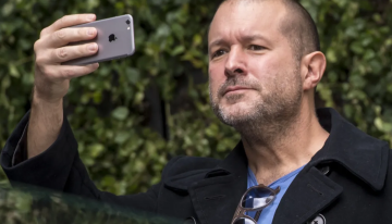 El pequeño gigante que conquistó al mundo: la historia del iPhone SE que puso patas arriba las reglas de diseño de Jony Ive