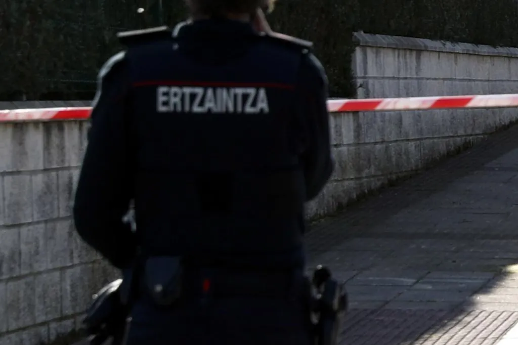 Detenido un hombre en Zaragoza por agresión sexual a menores y pornografía infantil  que poseía «gran cantidad» de fotografías, vídeos y conversaciones