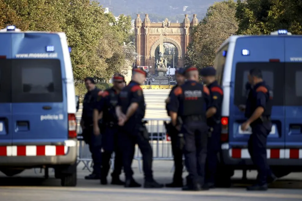 Cataluña podrá gestionar la devolución de extranjeros como exigía Puigdemont con intervención de los Mossos junto a Policía y Guardia Civil