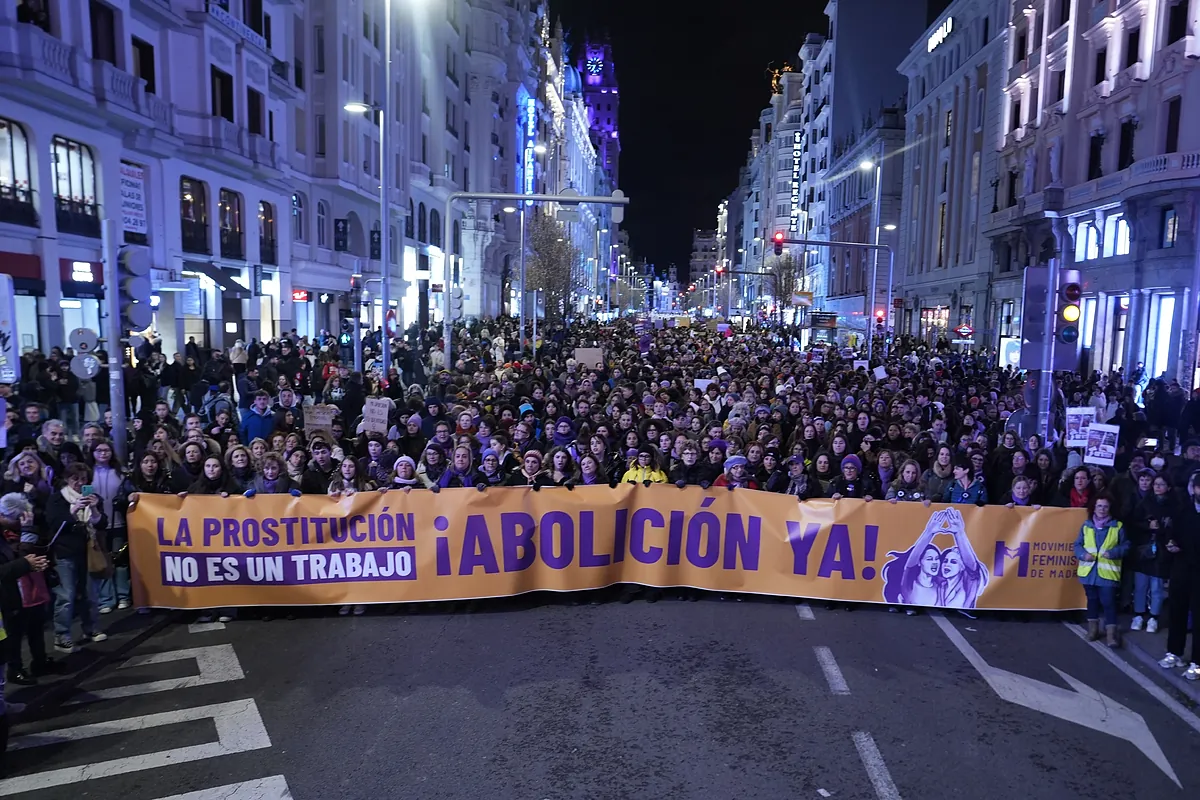 Las feministas 'clásicas' cargan contra el Gobierno y sus socios tras los escándalos de Jéssica, Monedero y Errejón: «Son cómplices de la extrema derecha»