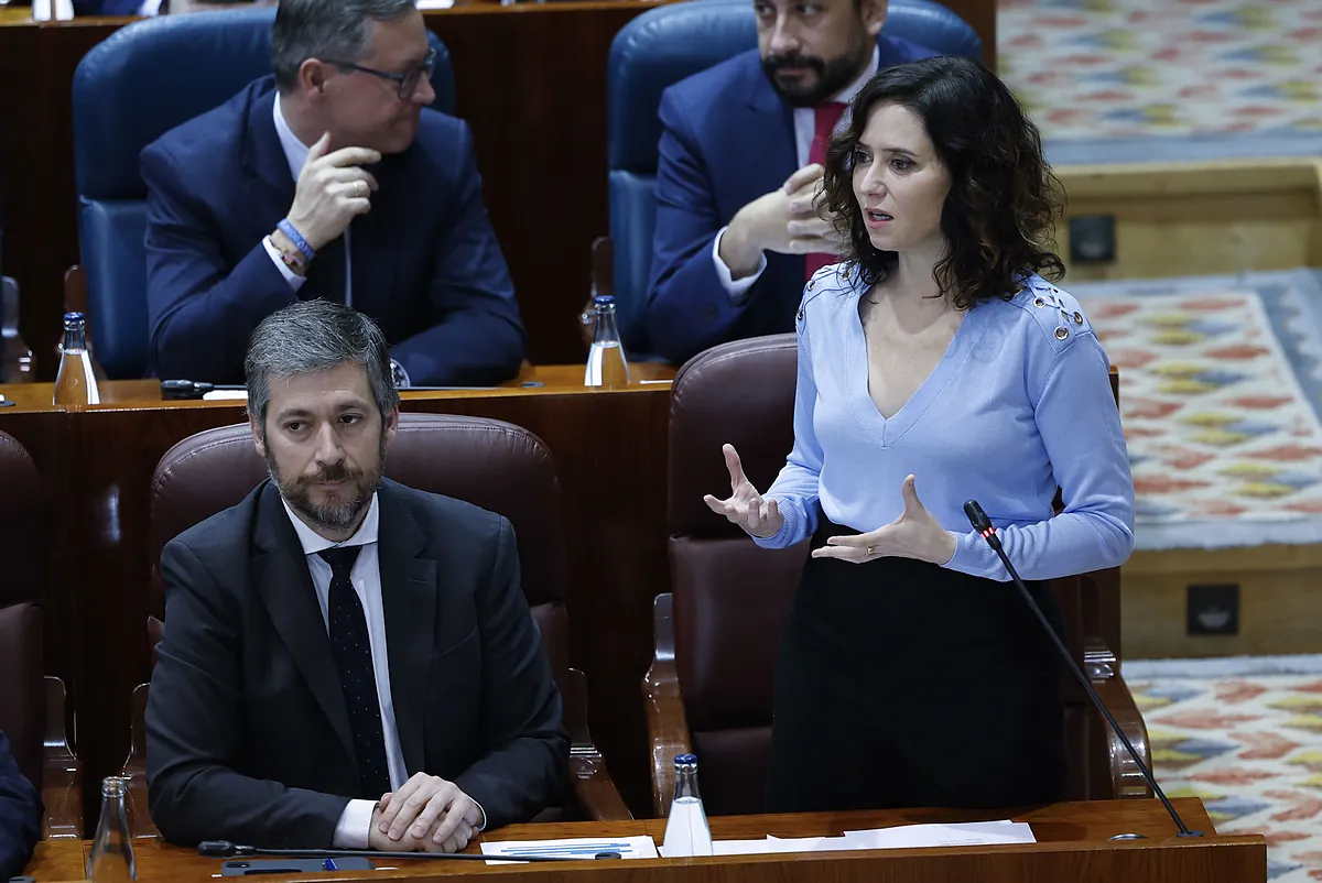 Ayuso reprocha al PSOE cómo gestionó la pandemia frente a las críticas por las residencias: «Gobiernan una España en la que murieron 130.000 personas, tápense»