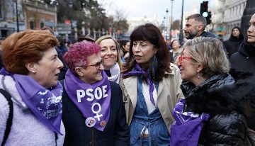 Un 8-M pasado por agua agudiza la división de la izquierda en defensa e inmigración