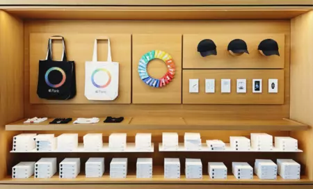 Merchandising Apple Park