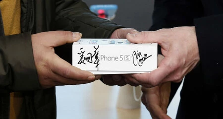 iPhone 5s firmado por Tim Cook