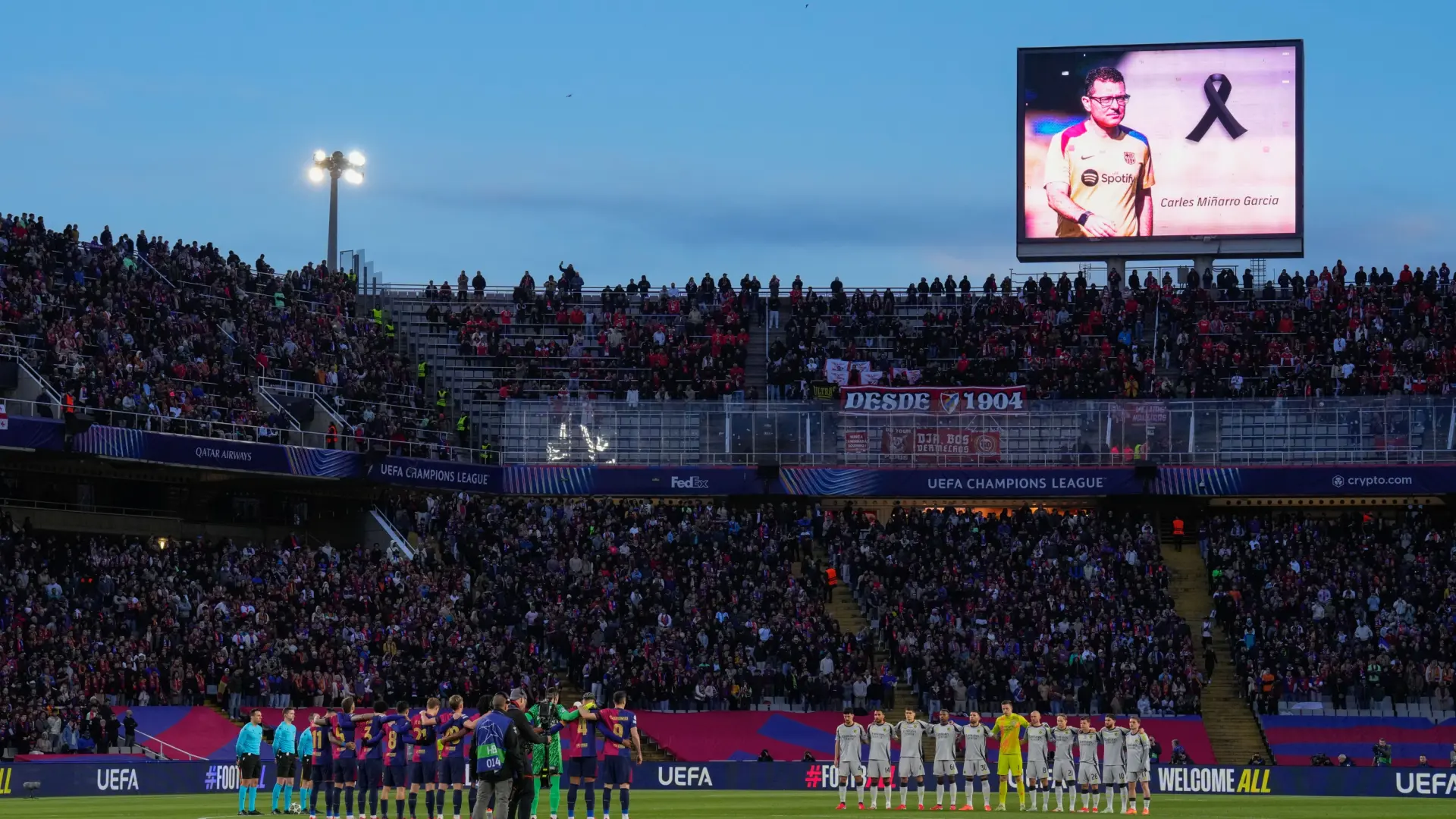 La plantilla del Barça brinda la victoria ante el Benfica a Carles Miñarro: "Teníamos que ganar por él"