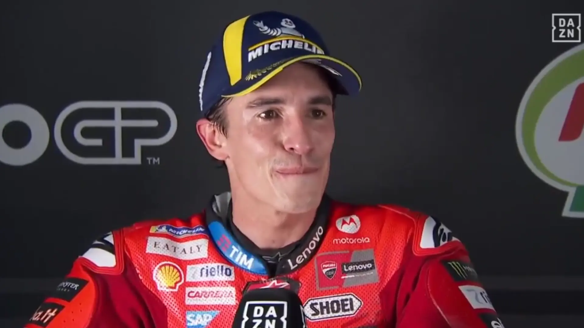 Las lágrimas de emoción de Marc Márquez tras triunfar junto a Álex en Tailandia: "Mi abuelo lo habrá visto desde el cielo"