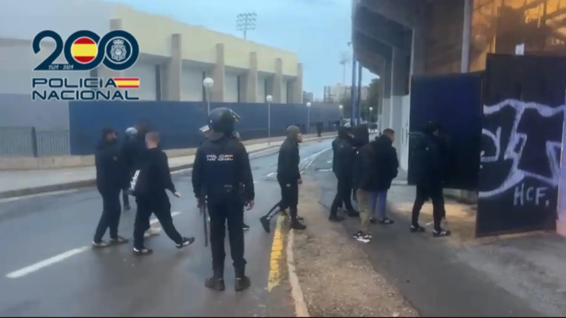 Once detenidos y varios heridos en una pelea con palos y piedras entre ultras del Hércules y Recreativo de Huelva