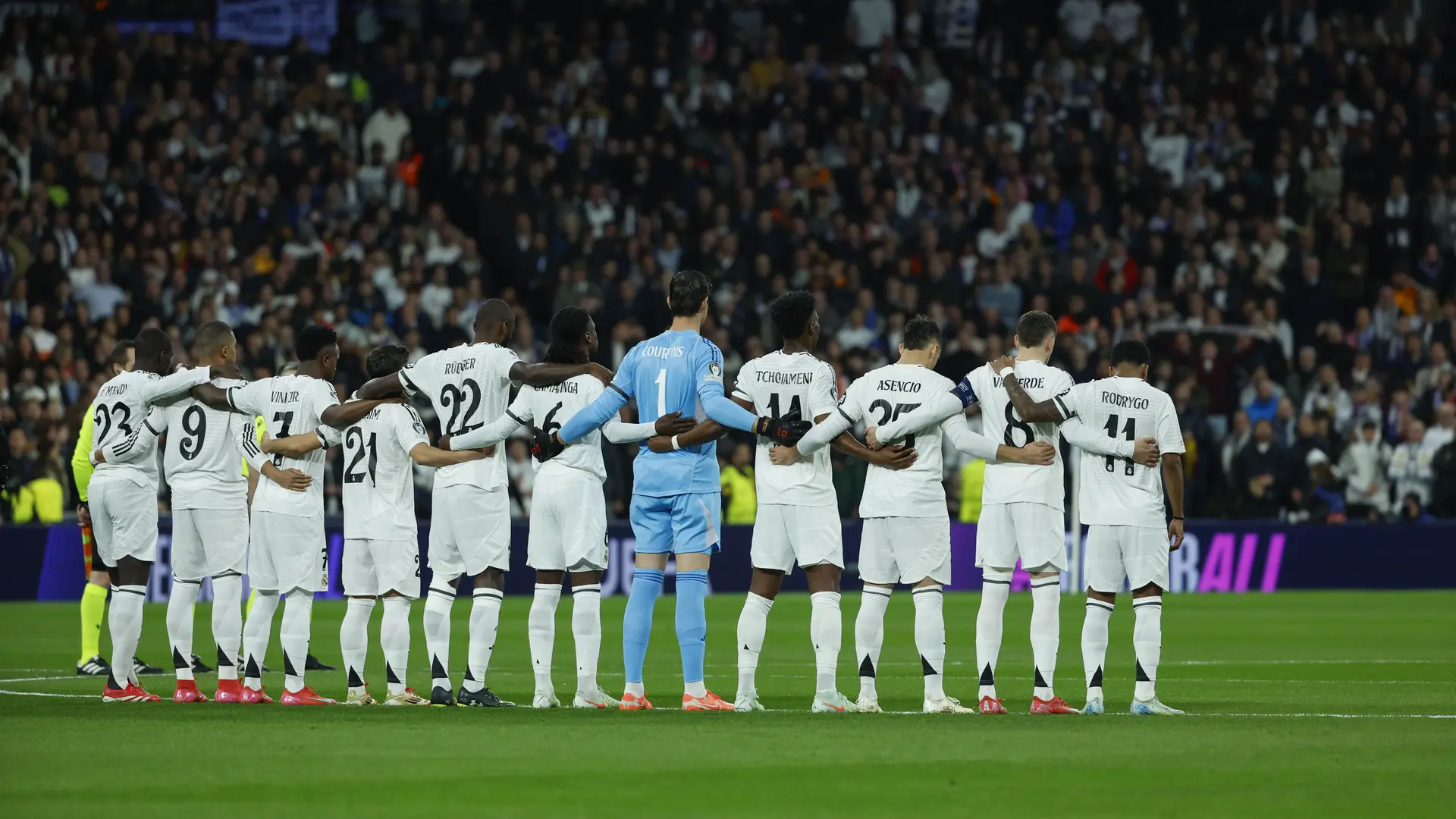 Lluvia de críticas a la afición del Atleti por los pitos al minuto de silencio en el Bernabéu: "Hay que ser ingrato y animal"