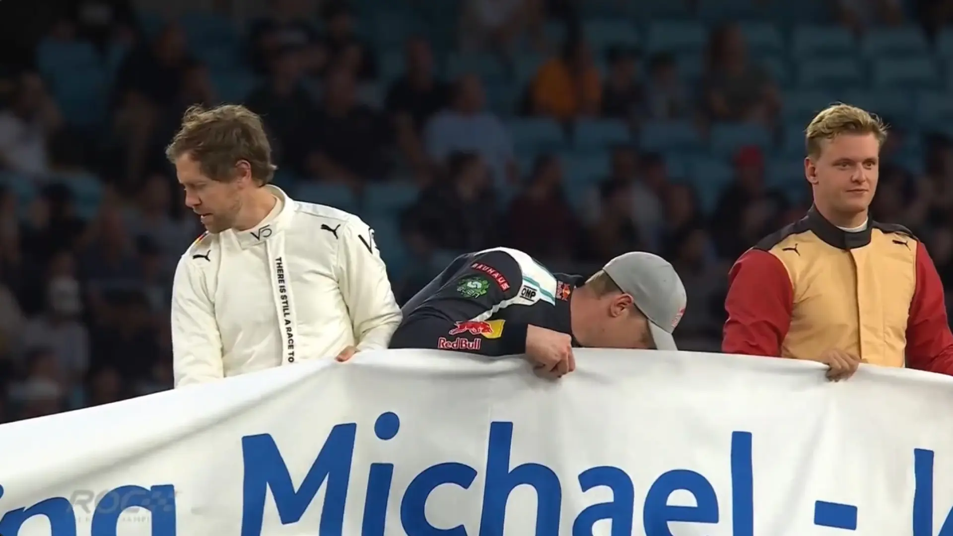 El emotivo homenaje de la Race of Champions a Michael Schumacher, con su hijo Mick y Sebastian Vettel: "Sigue luchando"